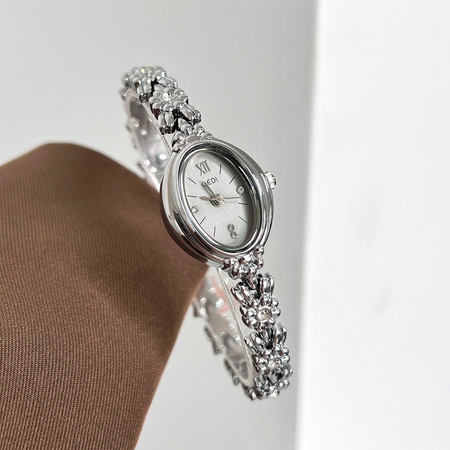 Women's Light Luxury Retro Fashion Exquisite Compact Watch